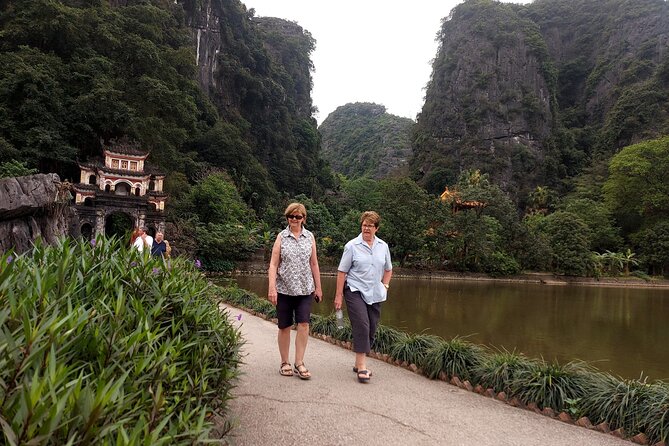 Ninh Binh Luxury Day Tour by Limousine- Small Group- All included - Meeting a local family and seeing everyday culture