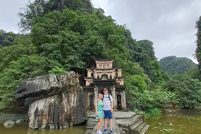 Ninh Binh Luxury Day Tour by Limousine- Small Group- All included - Climbing Mua Cave and the lying dragon ridge