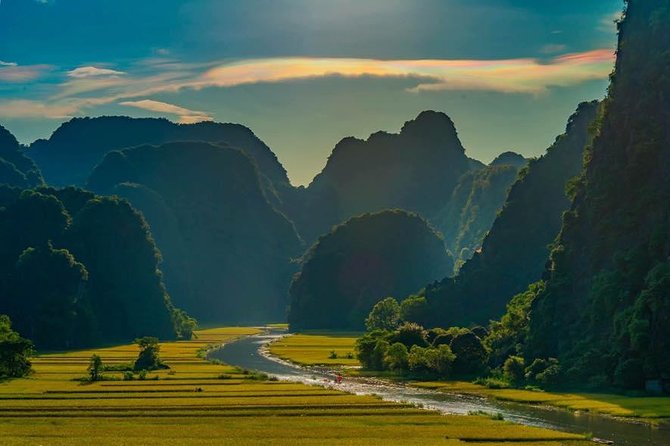 NINH BINH MEMORABLE DAY: Hoa Lu, Mua Cave, boat trip Tam Coc, Trang An optional - Hoa Lu and the temples of Vietnam’s first dynasties