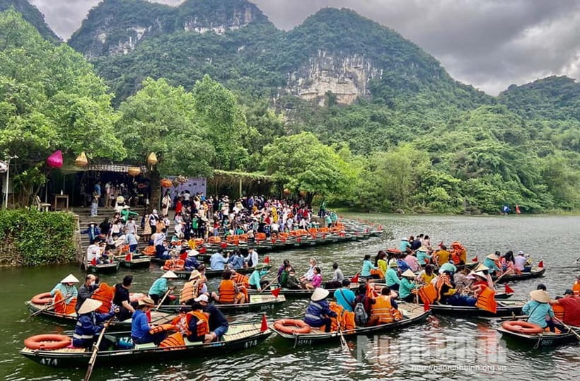 Ninh Binh: Mua Cave Hike, Trang An Boat & Village Bike Tour - The 500 steps at Mua Cave