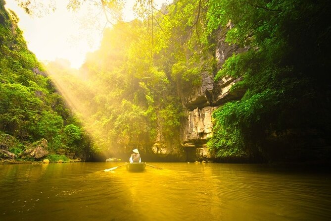 Ninh Binh Private Day Tour: Mua Cave, Tam Coc, Hoa Lu All Include - Lunch by the Tam Coc River