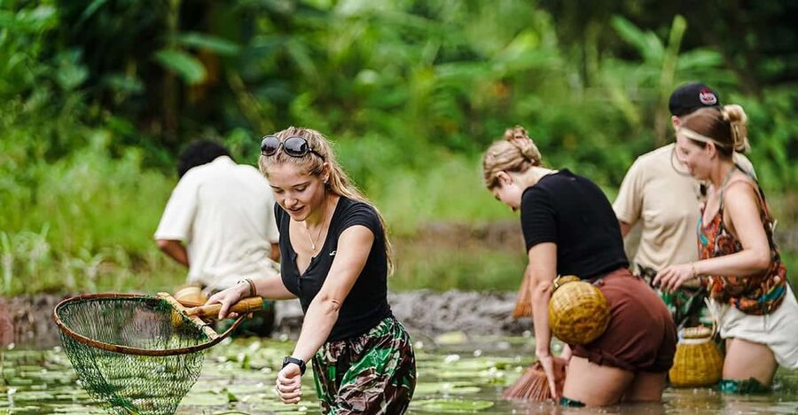 Ninh Binh: Rice planting and fishing by basket tour - Getting to Buffalo Cave from Tam Coc