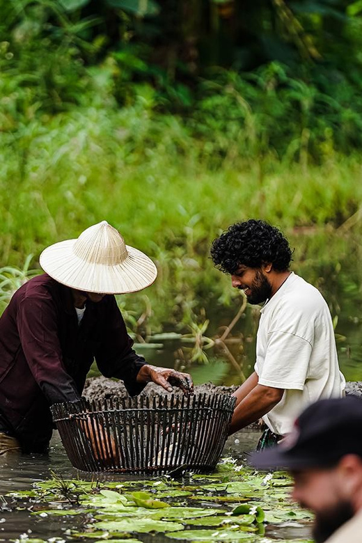 Ninh Binh: Rice planting and fishing by basket tour - The guide and group size