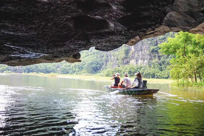 Ninh Binh Small Group Day Tour from Hanoi by Luxury DCAR - Lunch between the major sights