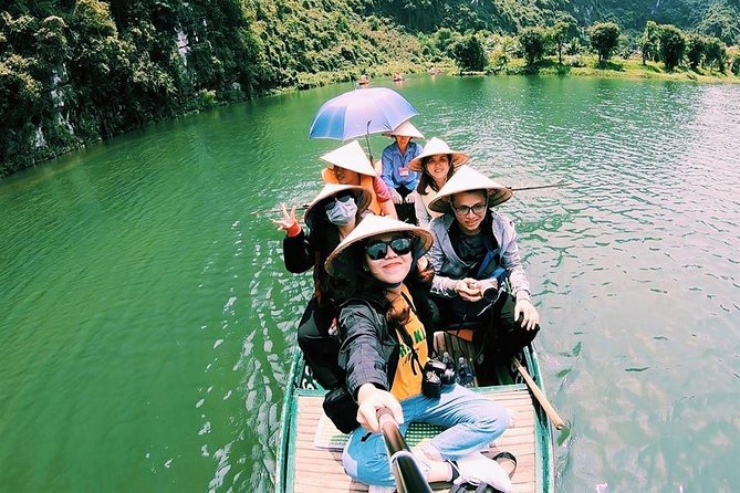 Ninh Binh Tour: Deluxe & Small Group Tam Coc Hoa Lu - Boat, Biking, Buffet Lunch - Hoa Lu temples and the Dinh and Le dynasties