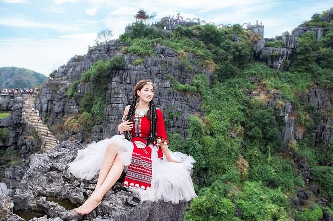Ninh Binh Tour from Hanoi for 6-9 Pax/tour by DCar Limousine - Trang Ans caves and UNESCO scenery