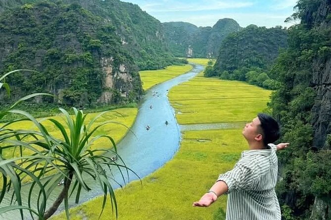 Ninh Binh Tour from Hanoi for 6-9 Pax/tour by DCar Limousine - Lunch, tickets, and what the $66.08 covers