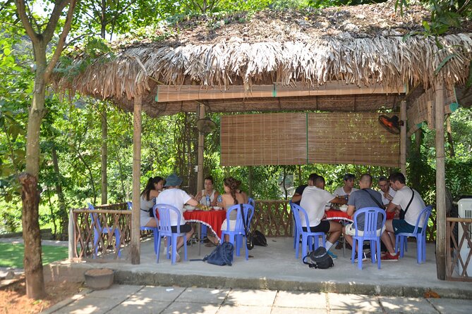 Ninh Binh: Trang An, Bai Dinh, Hoa Lu, Mua Cave, Small Group Tour - Lunch with local food before the boat ride