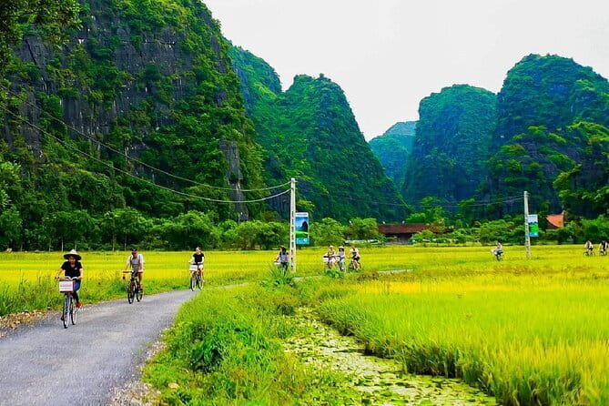 Ninh Binh Trip From Hanoi: Hoa Lu-Mua Cave-Boat-Cycling-Lunch - Hoa Lu and Vietnam’s early capital