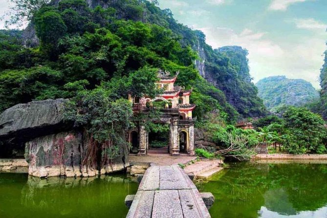 Premium Hoa lu - Trang An - Mua Cave with Buffet Lunch from Hanoi - Trang An by boat