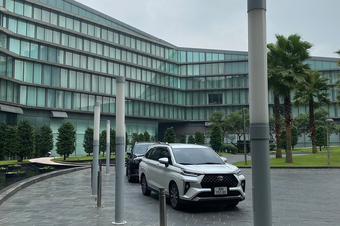 PRIVATE 4 seats - Hanoi Airport Transfer; Arrival or Departure - Departing Hanoi before the streets wake up