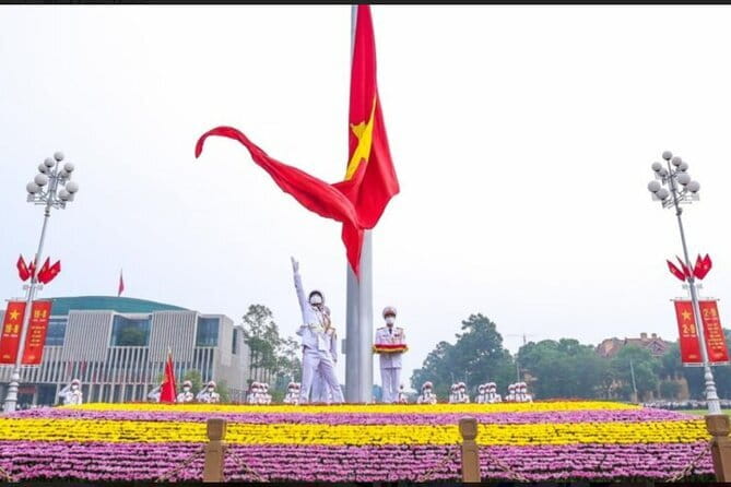 Private Early Morning Tour in Hanoi City - Quang Ba Flower Market after the flag ceremony