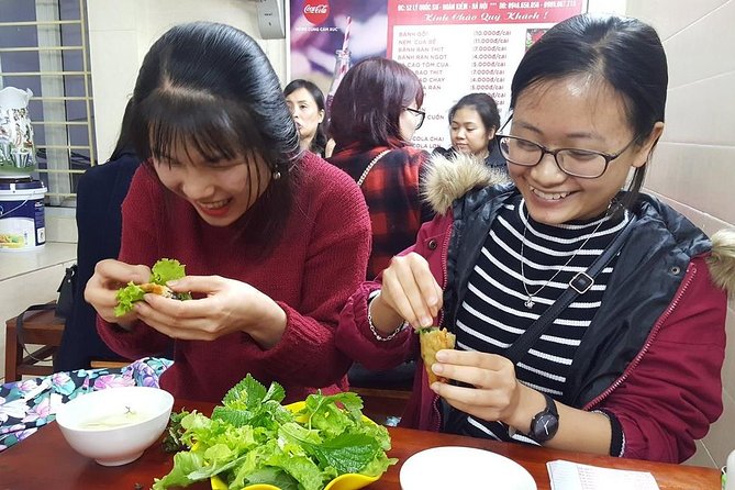 Private food tour with Real Foodie - Train Street and the limits of the visit