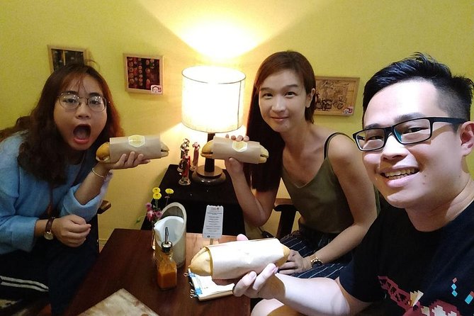 Private food tour with Real Foodie - Dong Xuan Market after the street food