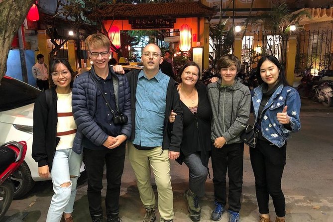 Private food tour with Real Foodie - Sampling five to eight dishes