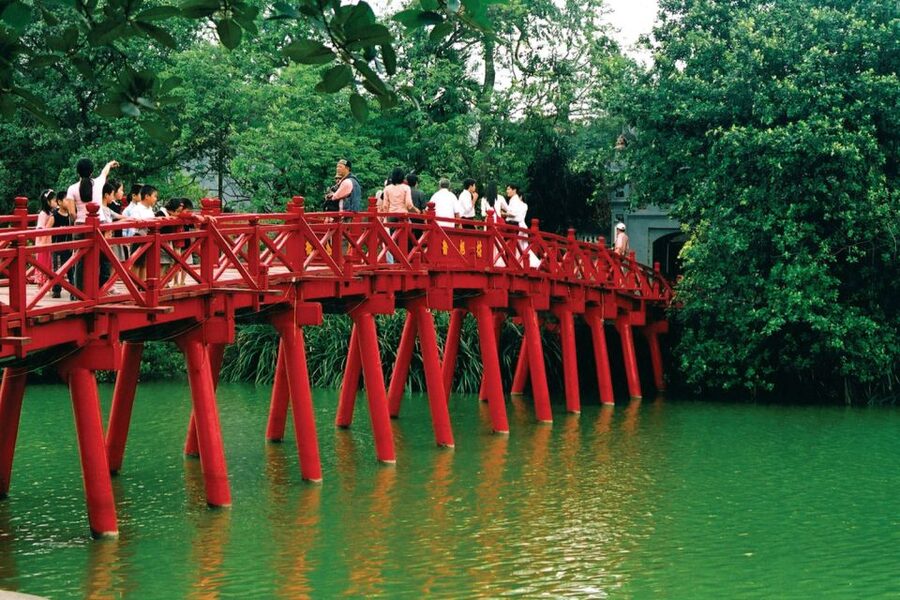 Private Hanoi City Tour: HoChiMinh Mausoleum & Water Puppet - The house on stilts and One-Pillar Pagoda