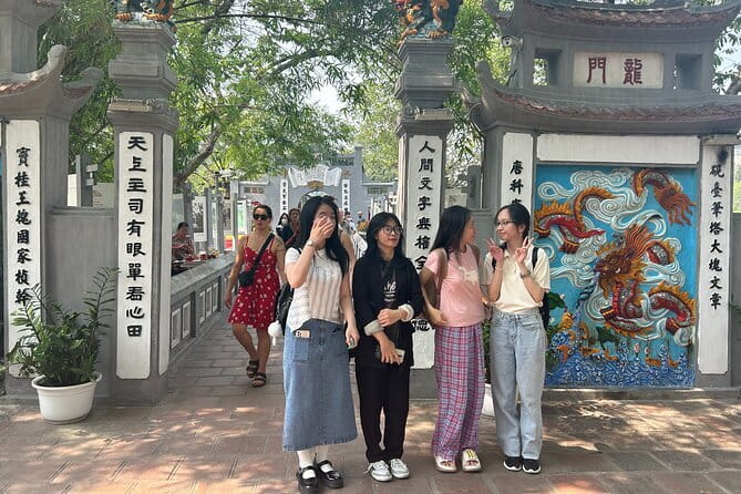 Private Hanoi Old Quarter Food Tour with 8+ Authentic Tastings - Tống Duy Tân and the first serious bites