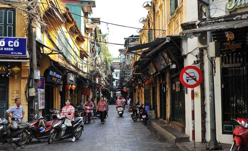 Private Hanoi Walking Tour with visit Train Street - Dong Xuan Market, Hanoi’s working marketplace