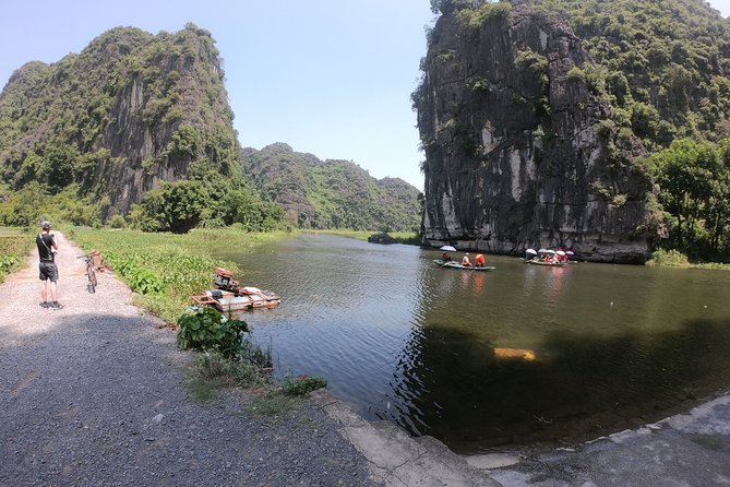 Private luxury - Mua Cave - Trang An - Bich Dong 1 Day From Hanoi - Mua Cave and the climb above the rice fields