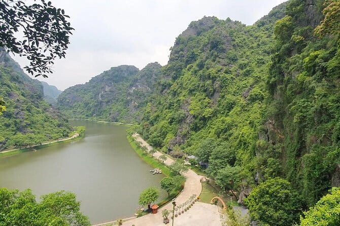 Private tour in Ninh Binh from Hanoi - A long return to Hanoi, with the private format doing useful work