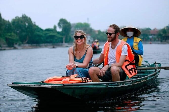 PRIVATE TOUR Ninh Binh One Day - Hoa lu- Tam Coc - Mua Cave - Tam Coc by bamboo boat on the Ngo Dong River