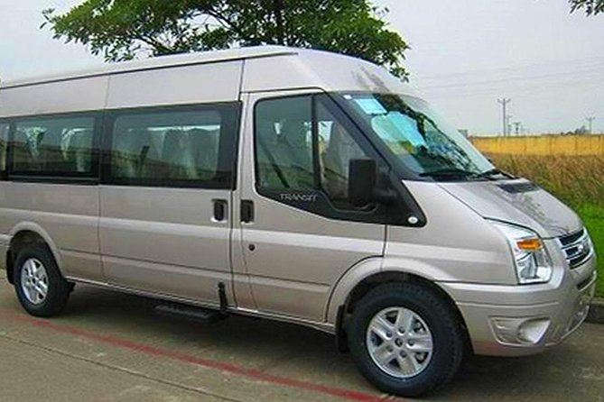 Private transfer between Hanoi Airport (HAN) and Hanoi Old Quarter - Finding your driver after landing