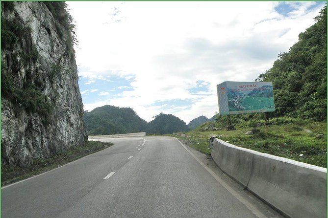 Private Transfer Hanoi <=> Mai Chau One Way (Free hotel pickup) - The ride out of Hanoi
