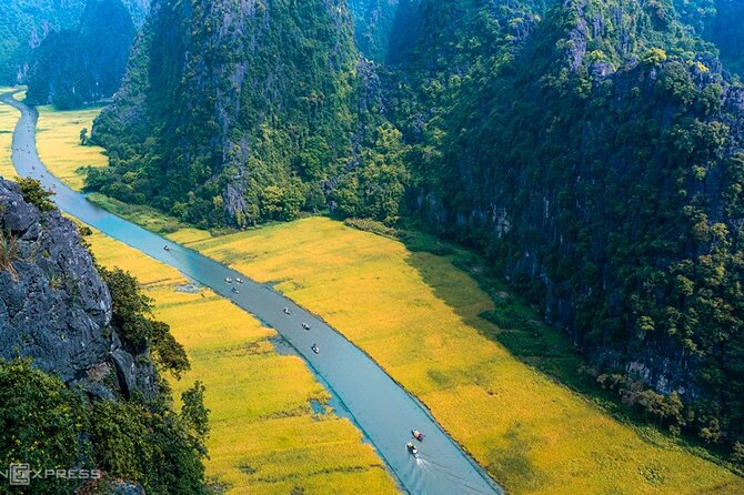 Private Transfer One Way From HANOI > NINHBINH - The cars, comfort, and safety details
