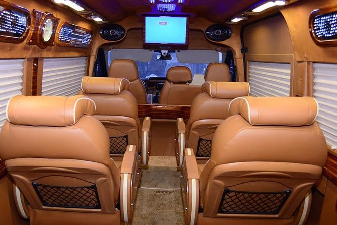Private Transfers Hanoi <=> Halong One Way by Limousine Vehicles - Timing your ride around a Halong cruise