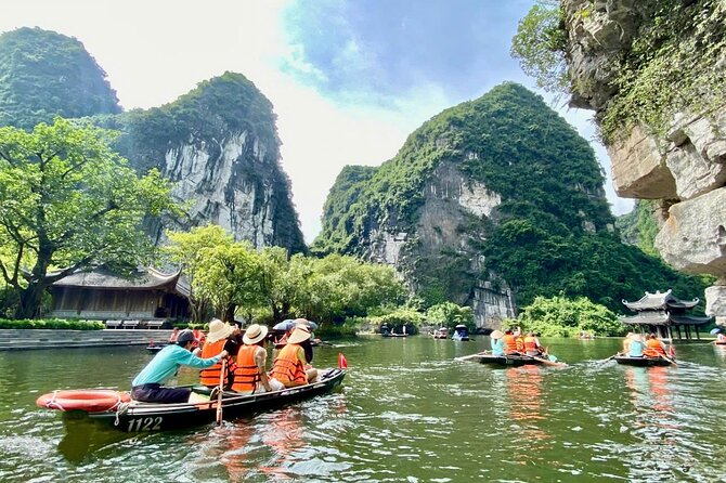 Pu Luong & Ninh Binh 3D2N:Explore Nature, Local Life &Hidden Gems - Walking through Lan Village and learning the silk craft