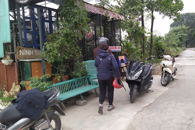 Rent A Bike - Getting comfortable before Vietnamese traffic