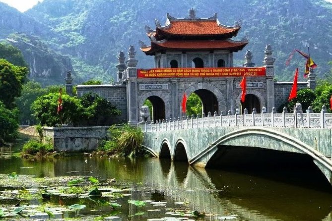 Round-Trip Hanoi to Ninh Binh Private Vehicle Charter - What the $100 price includes, and what it leaves out