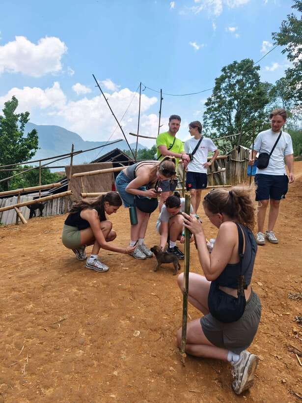 SAPA: 2 DAYS Walking & 1 night at Homestay with LOCAL GUIDE - Sleeping among the rice terraces in Giang Ta Chai Mong