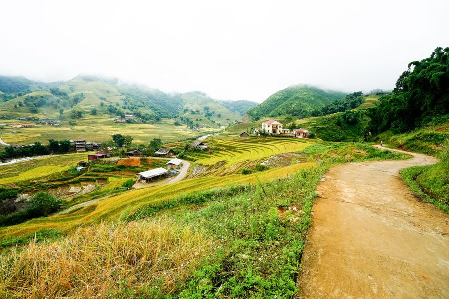 Sapa: 3-Day, 3-Night Trek and Hotel with Overnight Train - From Hanoi station to the Lao Cai mountains