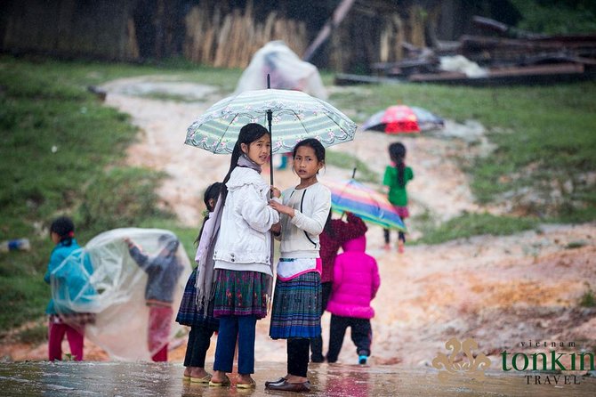 Sapa hard trekking villages homestay 3days/ 2nights tour - amazing culture - Day three: Nam Toong and a swim near Lavie Waterfall