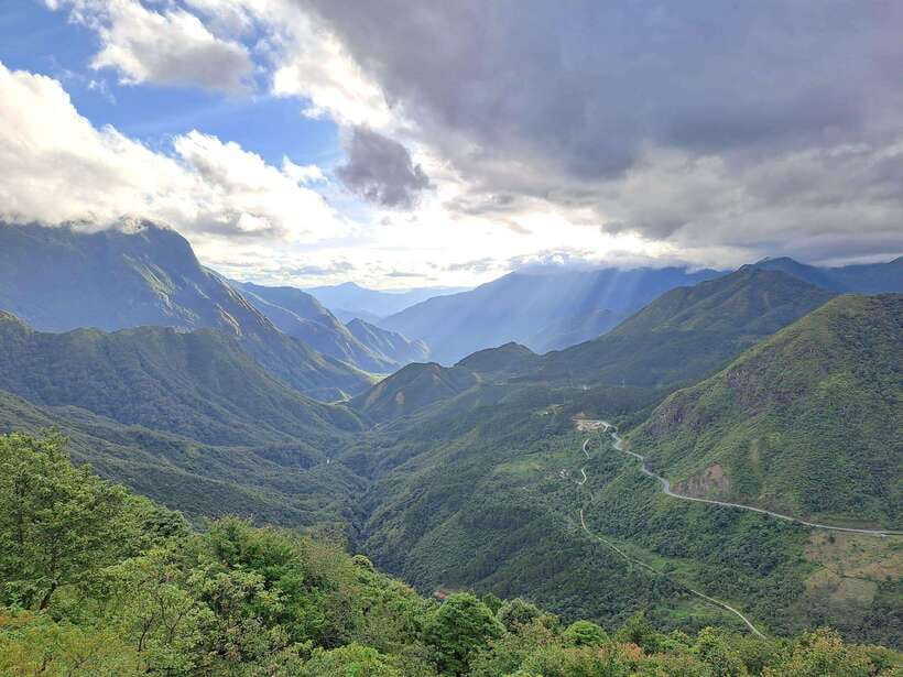 Sapa: Love Silver Waterfall, LonelyTree in Heaven-Rice Field - Love Waterfall and the first forest walk
