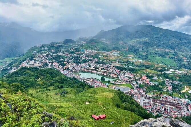 Sapa Mountain Escape: 2-Day Trekking, Rice Terraces & Homestay - Hau Thao and the bamboo forest descent