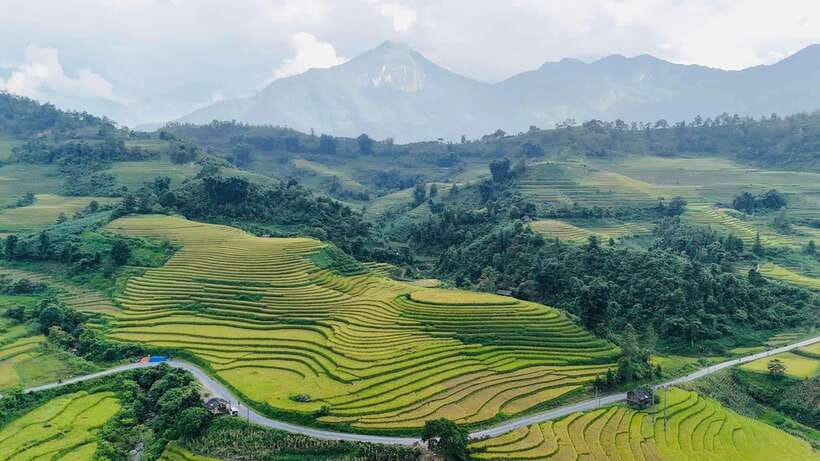 Sapa: Ta Phin Village Trek with Lunch and Bathing Experience - Lunch at a Hmong family restaurant