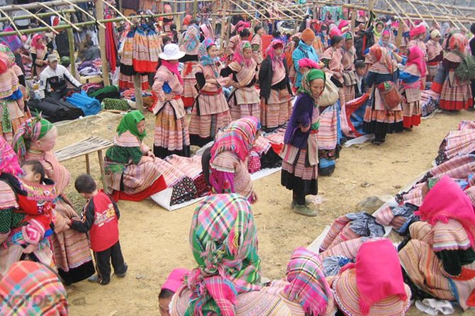 Sapa Trek Tours -2D1N Stay At 3*** -TRANSFER BY SLEEPING BUS - Meeting Black Hmong and Red Dao communities