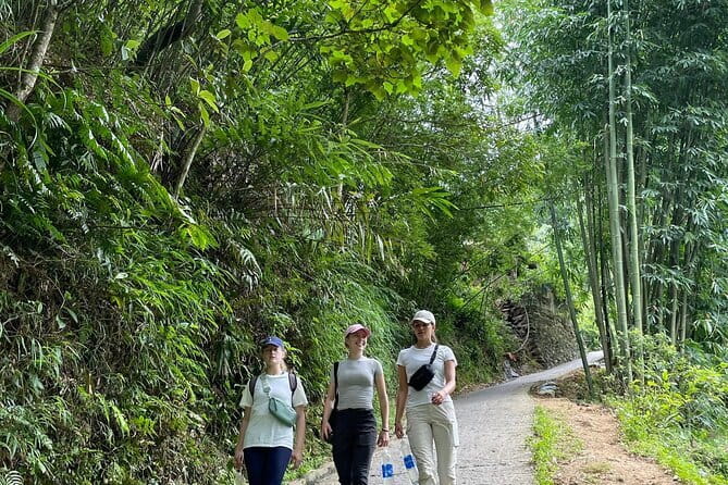 Sapa Trekking & Cooking with H’Mong Locals –Local Culture - Y Linh Ho and the H’Mong cooking class