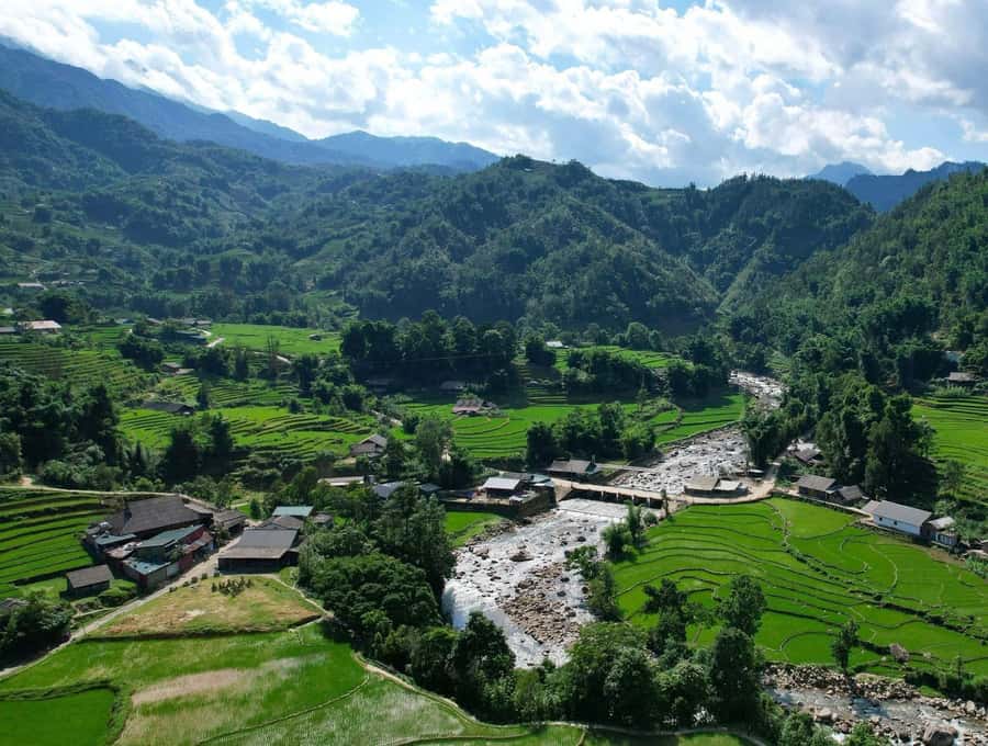 Sapa: Y Linh Ho - Lao Chai, and Ta Van Trekking Day Tour - The descent to Y Linh Ho