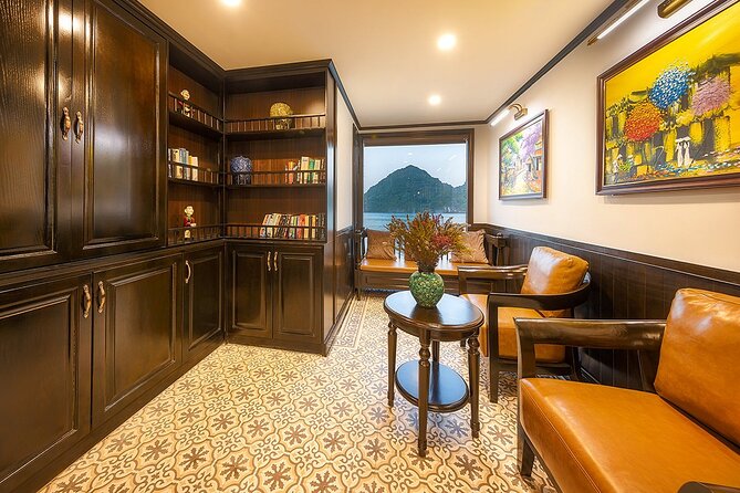 Sena Cruises Ha Long & Lan Ha Bay 2D1N Luxury Boutique Tour - Lunch and the first views of Ha Long Bay