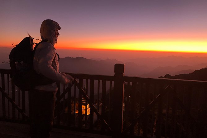 Sunrise Fansipan Mountain Hiking Tram Ton Trail 2D1N - Day two: The 4:00 a.m. climb to Fansipan