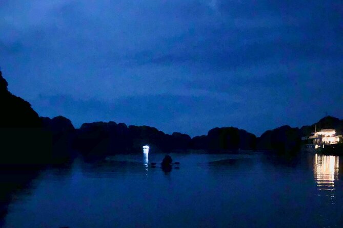 Sunset & Bioluminescent Plankton Kayaking Lan Ha bay - Kayaking from a floating house after dark