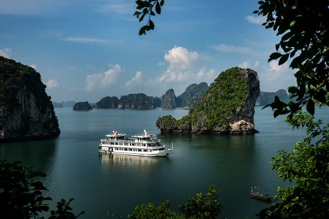 Swan Cruises Ha Long & Bai Tu Long Bay 3D2N - Vung Vieng Village - Key points to know before booking