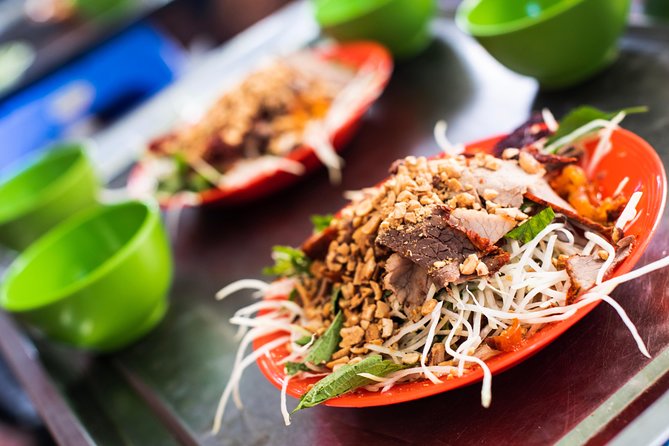 Tasting 8 Different Street Foods + Local Drink at Evening Time by Walking - Why this is a useful first evening in Hanoi