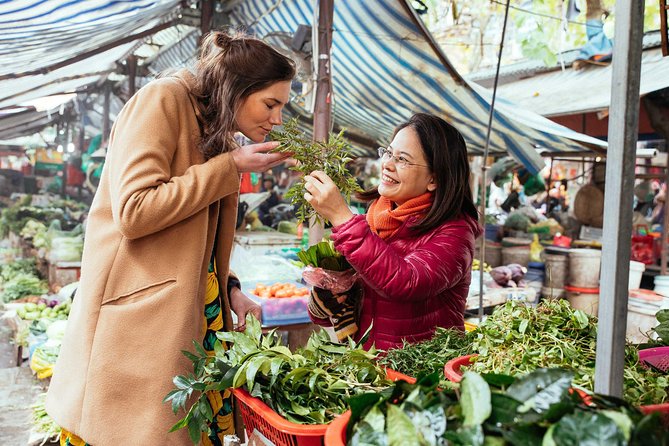 The 10 Tastings of Hanoi With Locals: Private Street Food Tour - Pho on Hàng Vải