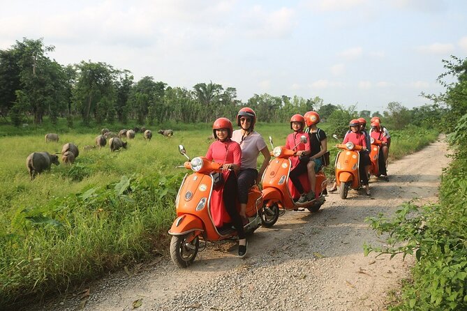 The insider's Hanoi + Train Street 4,5 Hours Female Ao Dai Riders - Riding beside West Lake toward Train Street