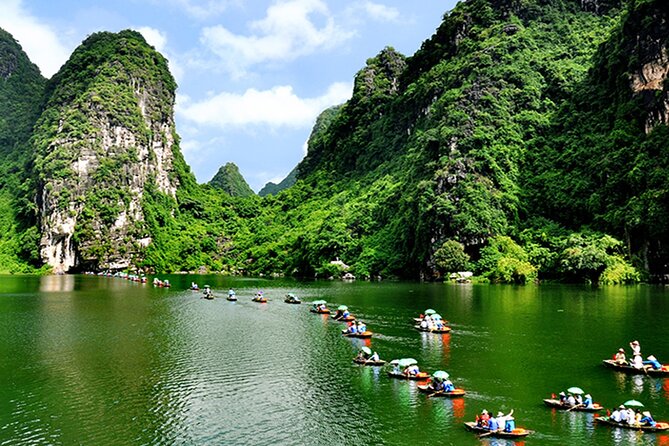 Trang An and Bich Dong Luxury Small Group Tour with Cycling - How the small-group format affects the day
