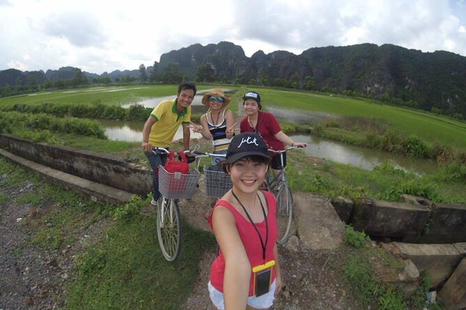 Trang An Cave Boat Trip - Hoa Lu Temple Full Day Tour - The morning ride from Hanoi to Hoa Lu